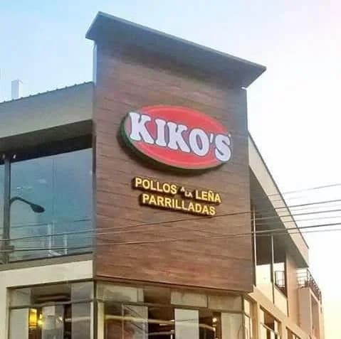 Letrero Kiko’s sobre la fachada de un restaurante